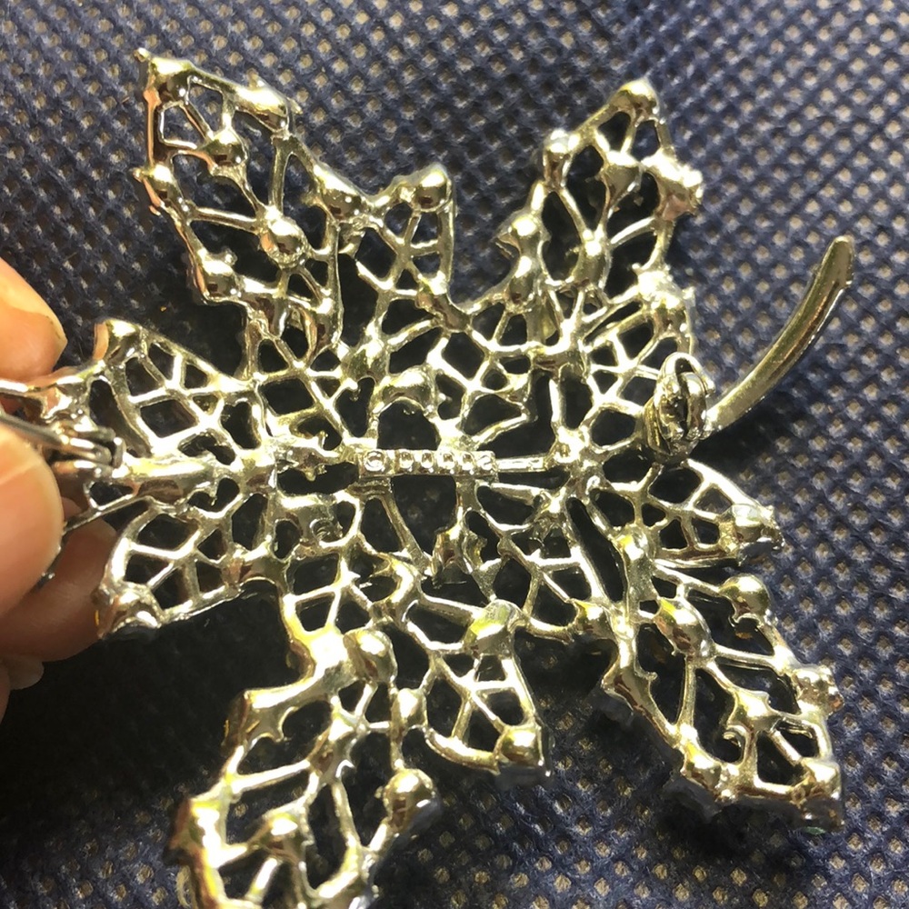 Dodd’s Rhinestone Maple 🍁 Leaf Brooch - Picture 2 of 7
